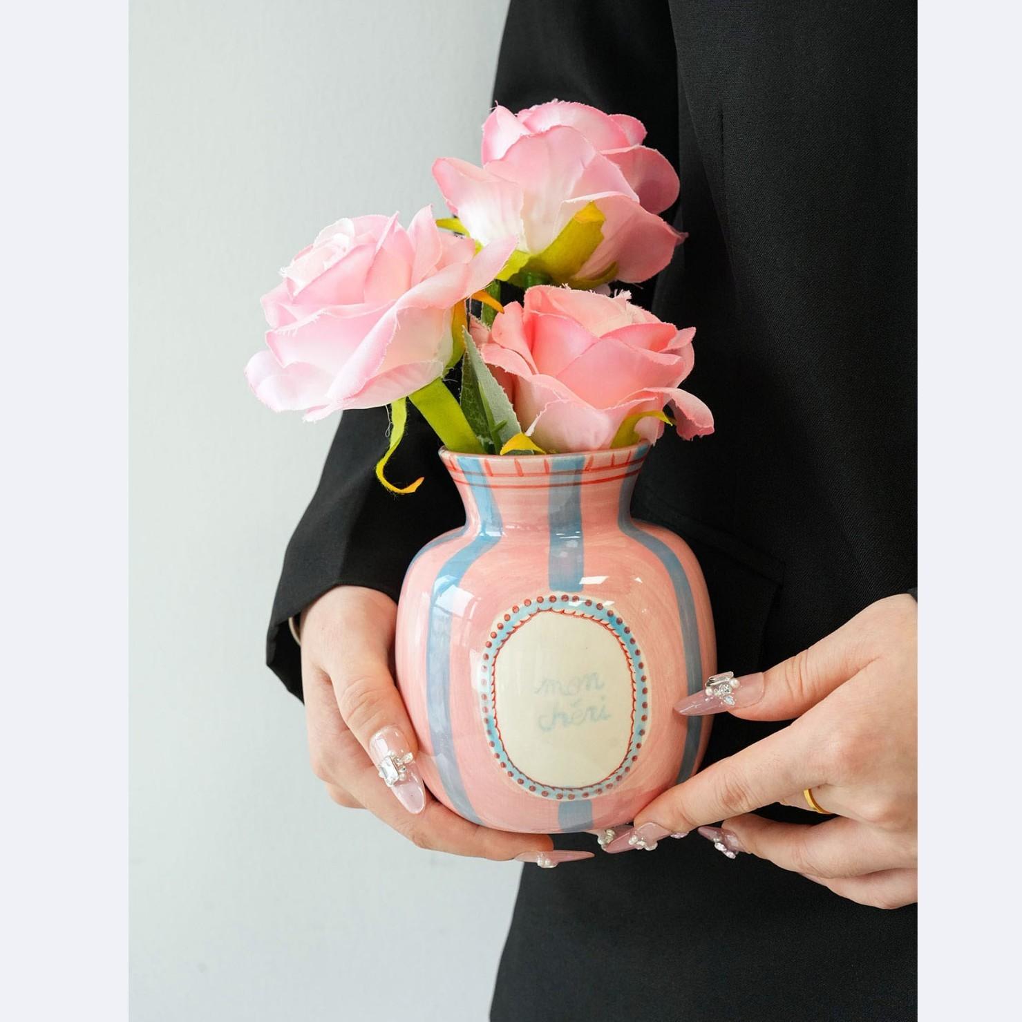 Hand-Painted Irregular Ceramic Vase, Heart Pattern, Home Decor Ornament, Small Flower Vase for Living Room, Unique Gift Idea