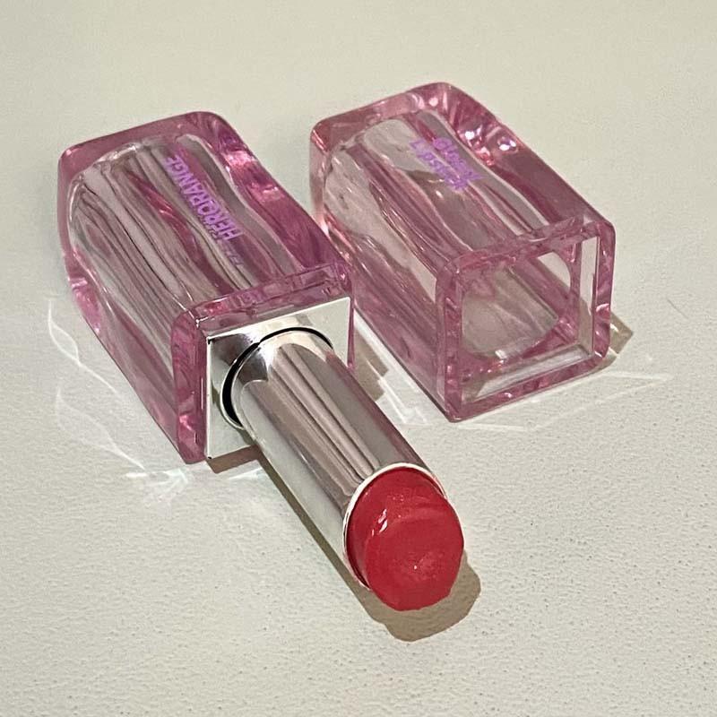 Highly moisturizing lipstick provides long-lasting hydration and repair for dry lips. The smooth, creamy texture applies easily, offers rich color payoff, and is long-lasting and smudge-proof, creating plump, soft lips. A must-have gift for Mother's Day.