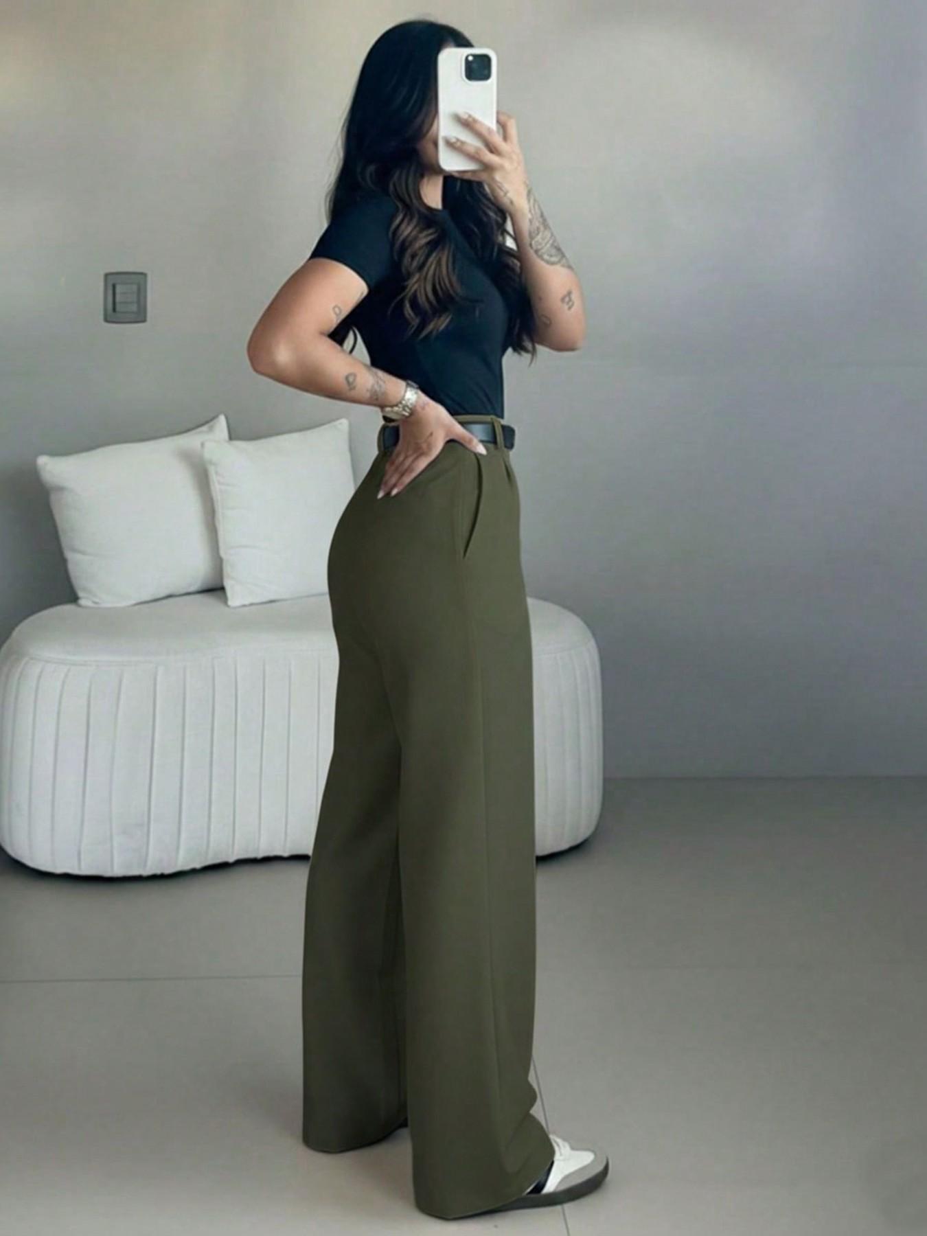 Fit reference for the loose straight leg high-waisted trousers