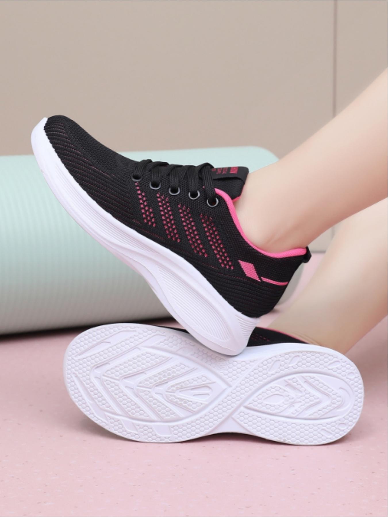 Ladies' casual sports shoes, with contrasting color decoration and fashionable design, trendy logo highlighting personality, breathable mesh wrapping for comfortable and lightweight, thick sole structure for stable support and rebound
