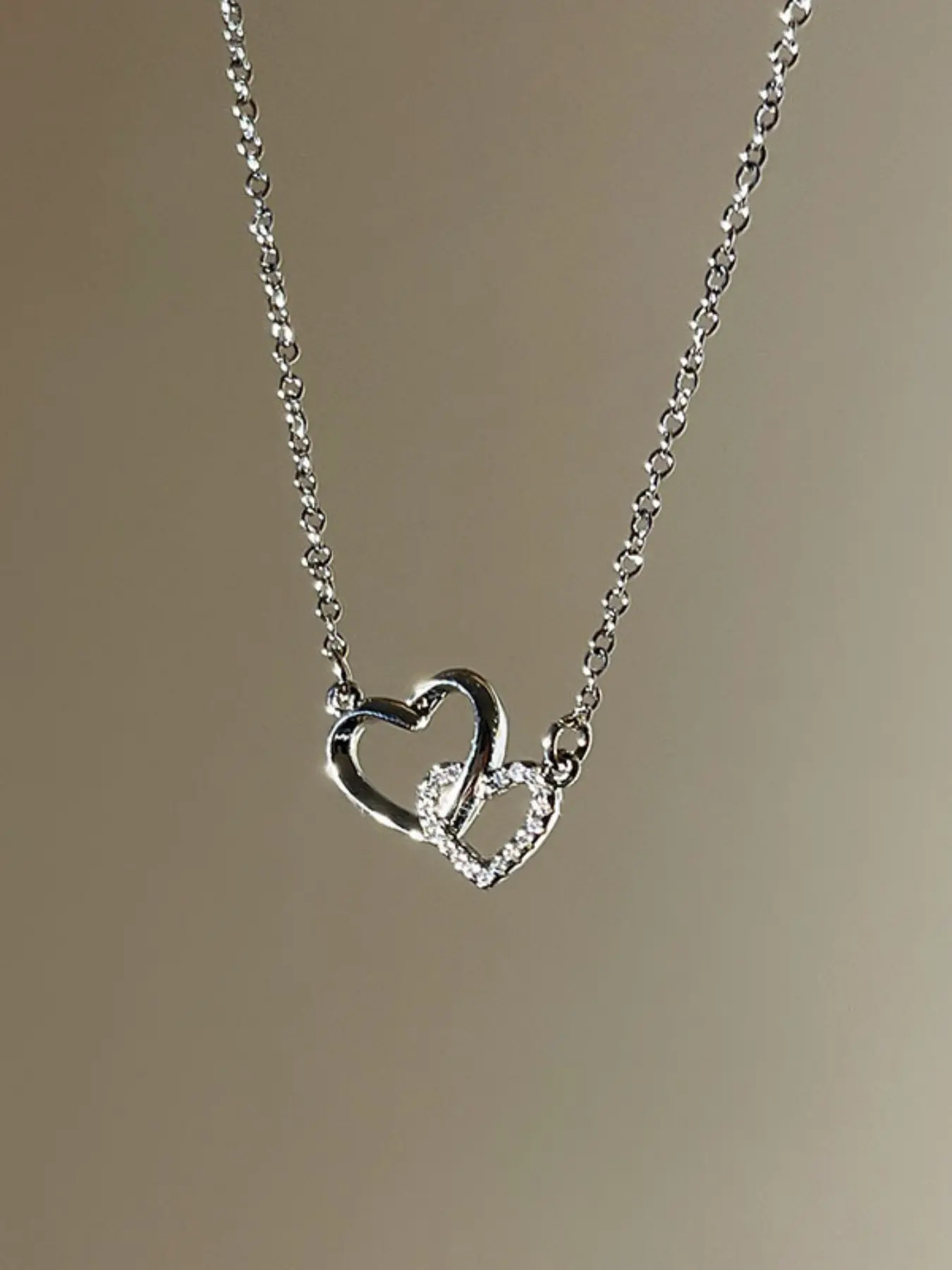 Charming Heart Pendant Necklace, Heart Shaped Necklace, Fashionable Linked Hearts Design, Perfect Gift for Her, Ideal for Casual Wear & Special Occasions, Love Necklace, Heart Design Jewelry