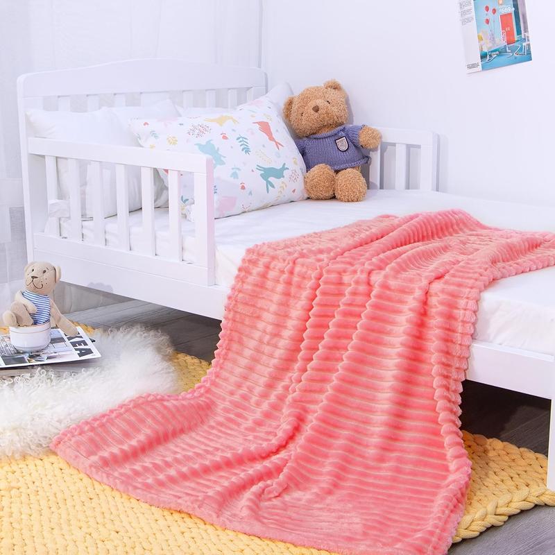 Ultra-Soft Plush Blanket, Cream Color Design, Soft and Skin-Friendly, Warm and Comfortable. Suitable for Beds, Sofas, and Home Decoration,  Ideal Gift for All Seasons.