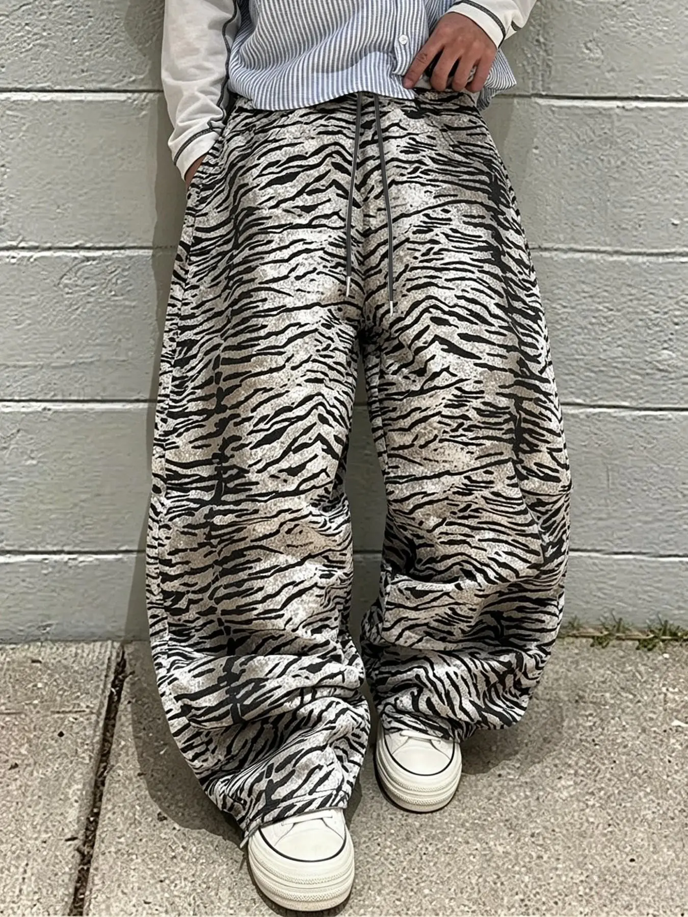 Unisex Retro Vintage Tiger Print Wide Leg Pants, Casual Wear Bottoms, Elastic Waist Drawstring, Y2K Streetwear Style, Loose Fit Casual Comfy Baggy Long Trousers for All Seasons