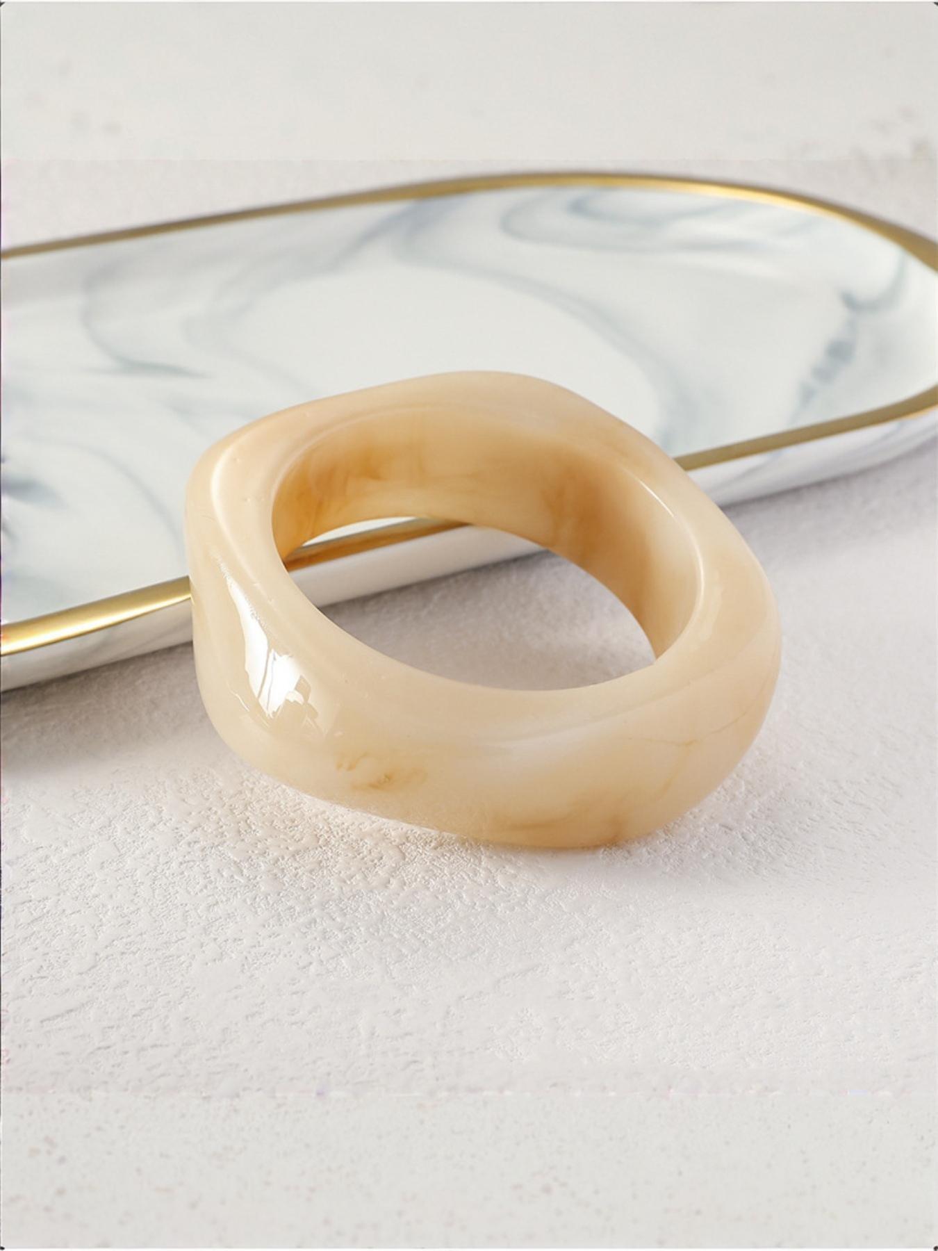 Vintage Acrylic Resin Bracelet for Women, High-End Elegant Band, Unique Style, Small Crowd Exclusive Jewelry Accessory