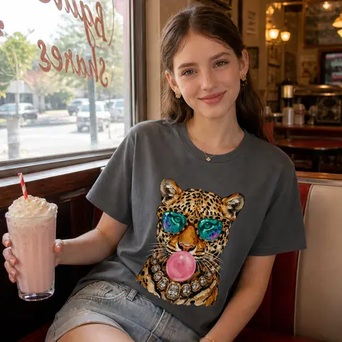 Unisex Casual Short-Sleeve Round-Neck Leopard Print Sports T-Shirt - Trendy Big Cat Graphic, Bubblegum Sunglasses Retro Design, Sporty Tops for Men and Women, Sporty Sports Tops