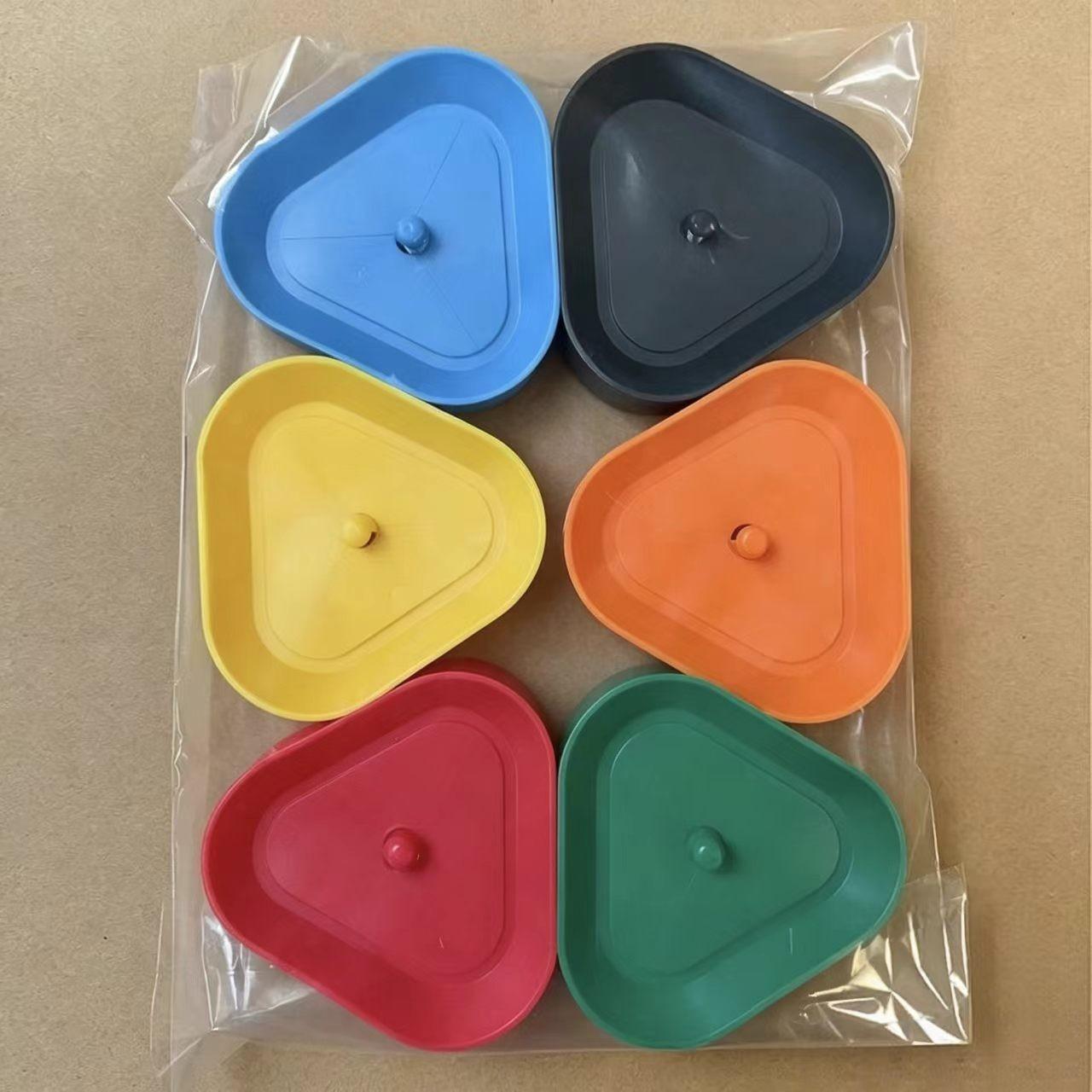 6pcs plastic triangular versatile Poker playing card holder provides convenience for playing cards and board games, and is an ideal gift for Christmas, Halloween and Thanksgiving.