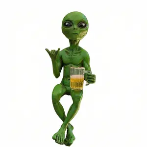 Funny Alien Beer-Drinking Resin Statue Collectible Figurines, Sci-Fi Beer Mug Holder, Premier League Fan Shop Shelf Decor Ideas for Home/Bar, Gift for Space Lovers (1 Box)