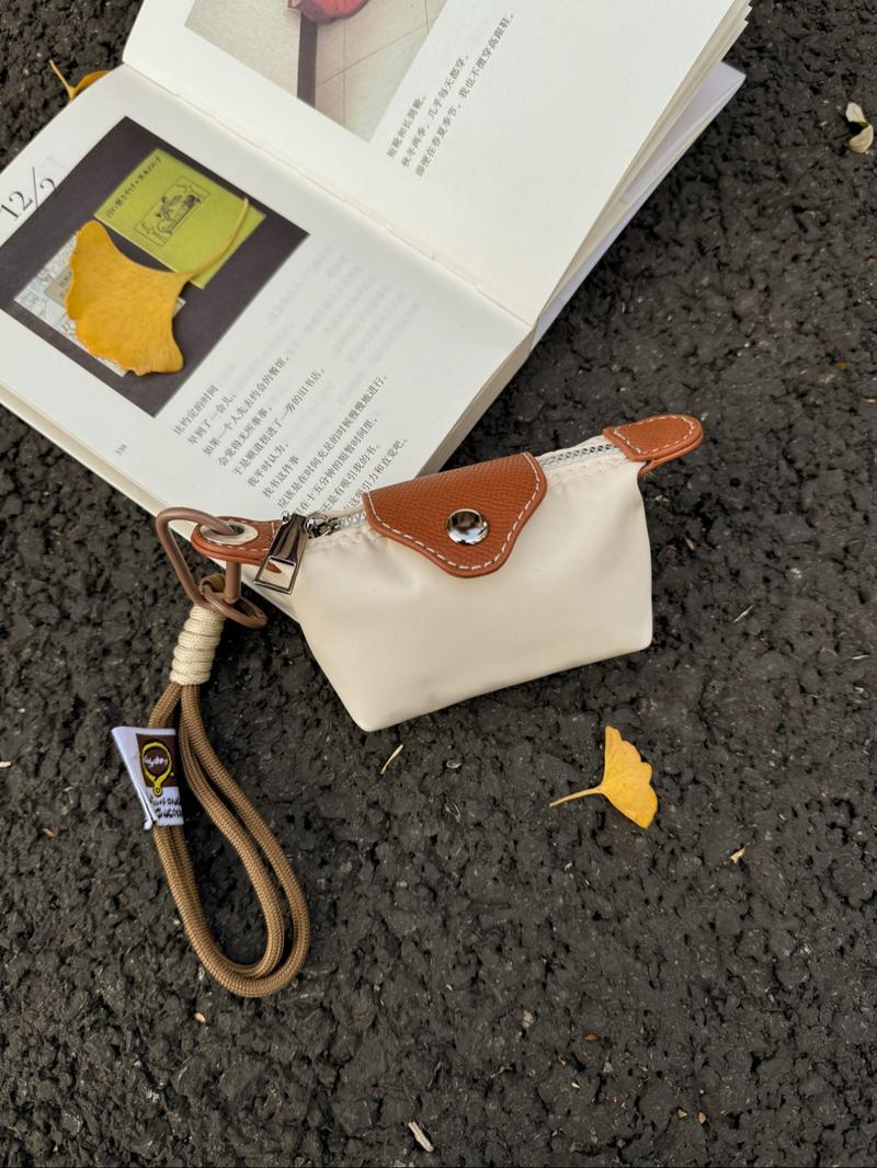 Leather Keychain, Decorative Earphone Pendant Accessory, Perfect for Keys, Valentine's Day Gift, Cartoon Theme Design, Ideal for Bags and Backpacks