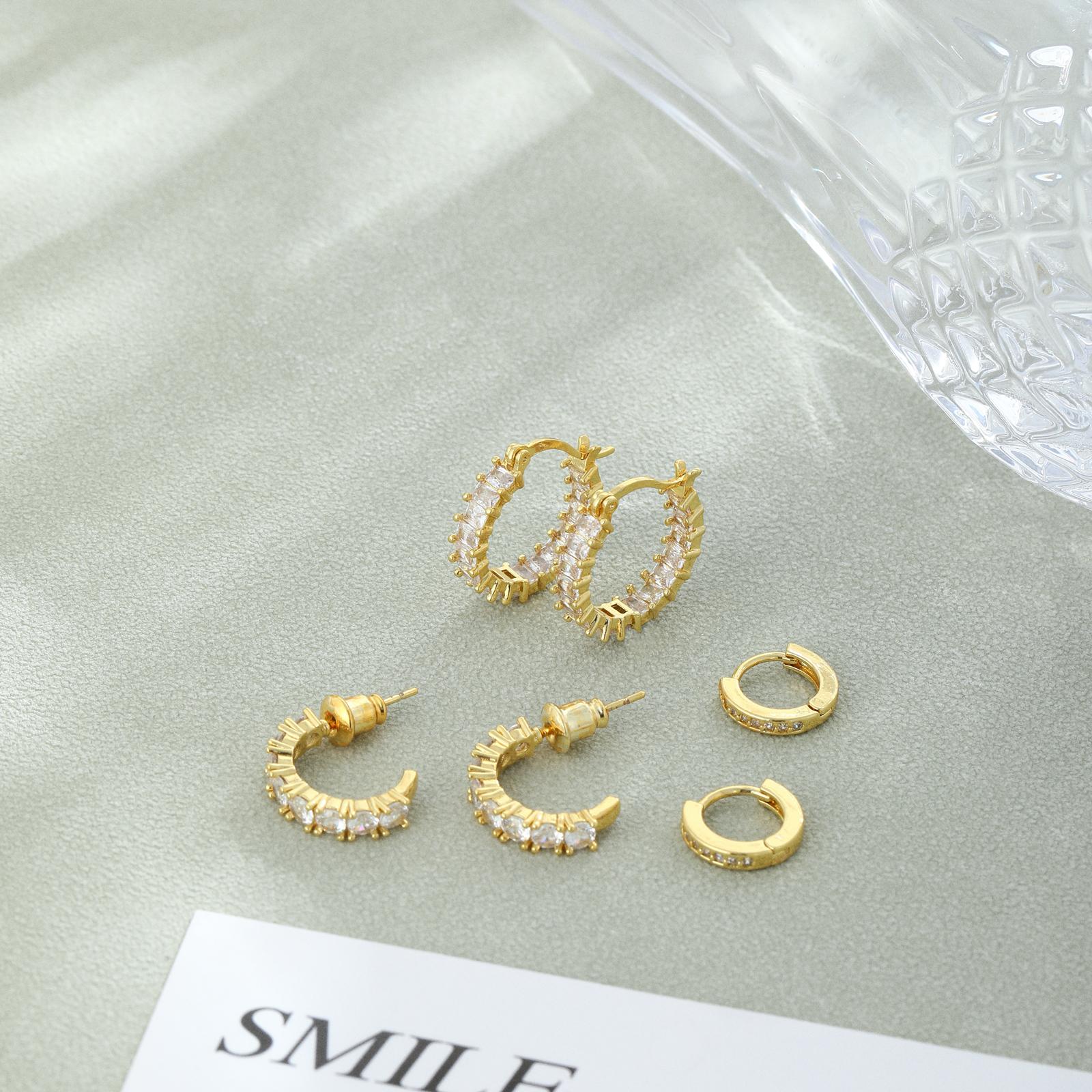 CAROVO 14K Gold-Plated Hoop Earrings Gold Plated Earring Set Rhinestone Cubic Zirconia Hoop Earrings   Chunky Small Gold-Plated Hoops Huggie Earring for Women Gold Jewelry for Woman SpringStatements