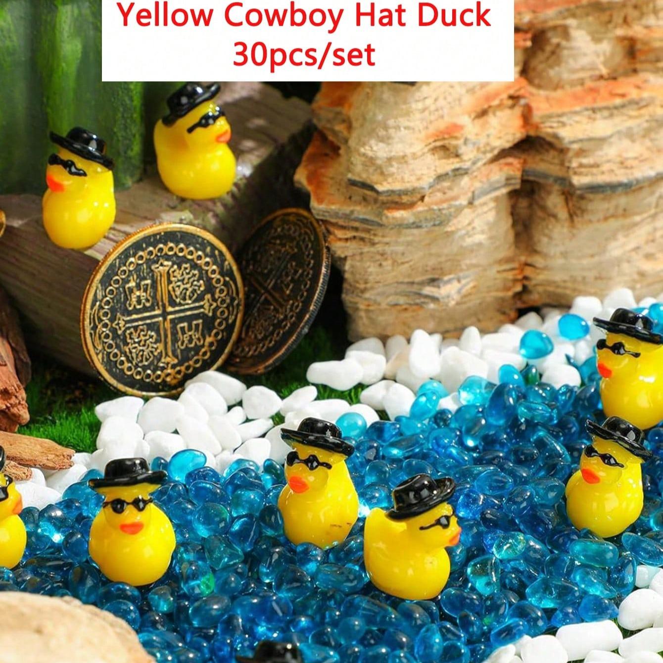 Mini Christmas Resin Ducks with Hats, Perfect for Crafts, Home Decor, Dollhouse Parties, Slime, Christmas Gifts, 50/30/15/5 Pieces