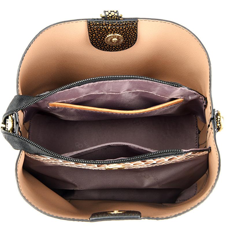 Fashionable women's snake patterned handbag - gradient adjustable shoulder strap, multiple zipper compartments and gold hardware, large capacity crossbody bag, suitable for birthday gifts and daily commuting.