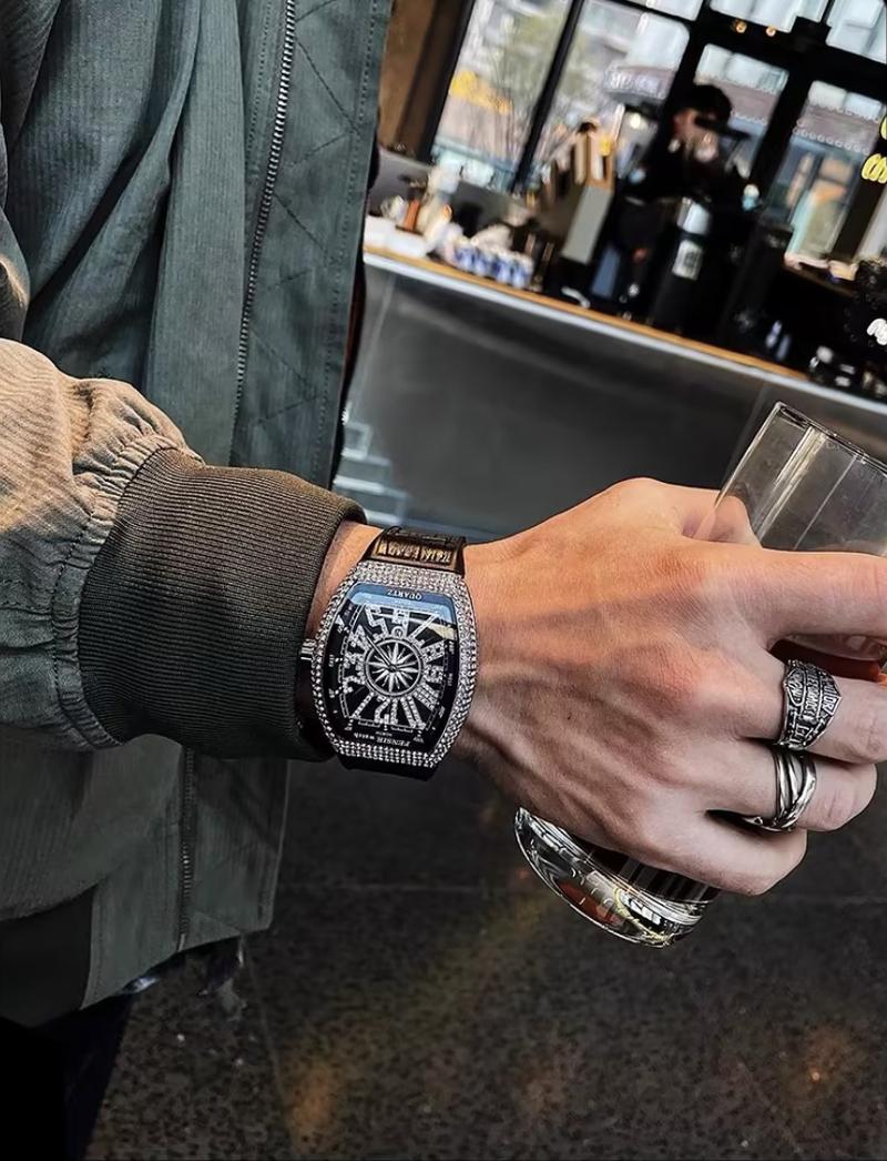 Luxury Full Diamond Watch - Unisex Quartz Watch with Large Dial Diamond-Encrusted Royal Style Gift Box Packaging Perfect Gift for Holiday