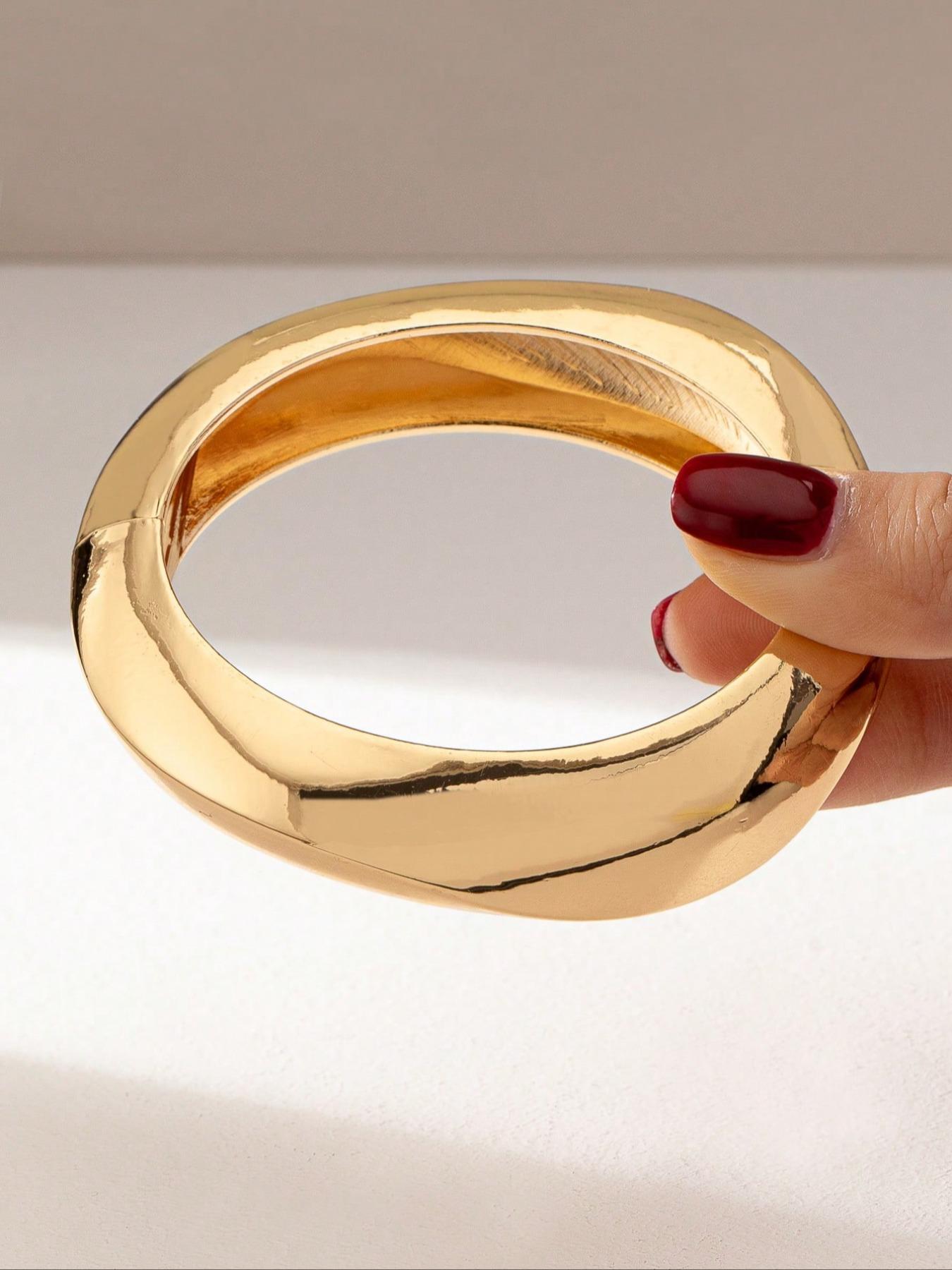 Women's 6-Piece Resin Cuff Bangle Bracelet Set, Irregular Shape Oversized Chunky Metal Clasp, Acrylic Bracelets for Daily Wear & Parties, Trendy Stack Bangle