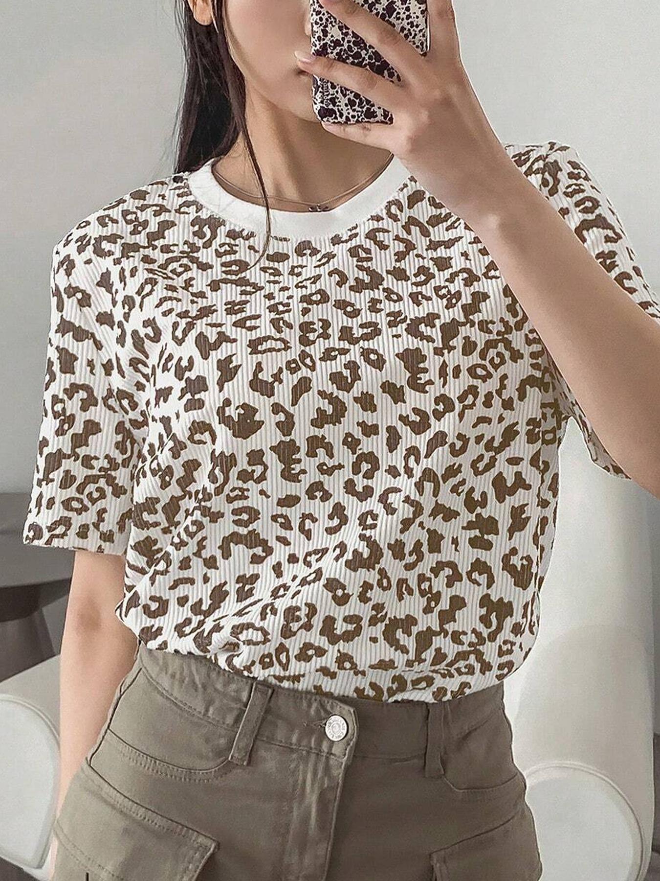1 Piece Retro Leopard Print Ribbed Short-Sleeve Top | Euro-American Fashion Vibe | Short-Sleeve Cut + Leopard Print Element