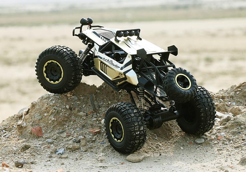 Oversized four-wheel drive alloy remote control car off-road vehicle climbing monster truck high-speed racing boy charging toy car