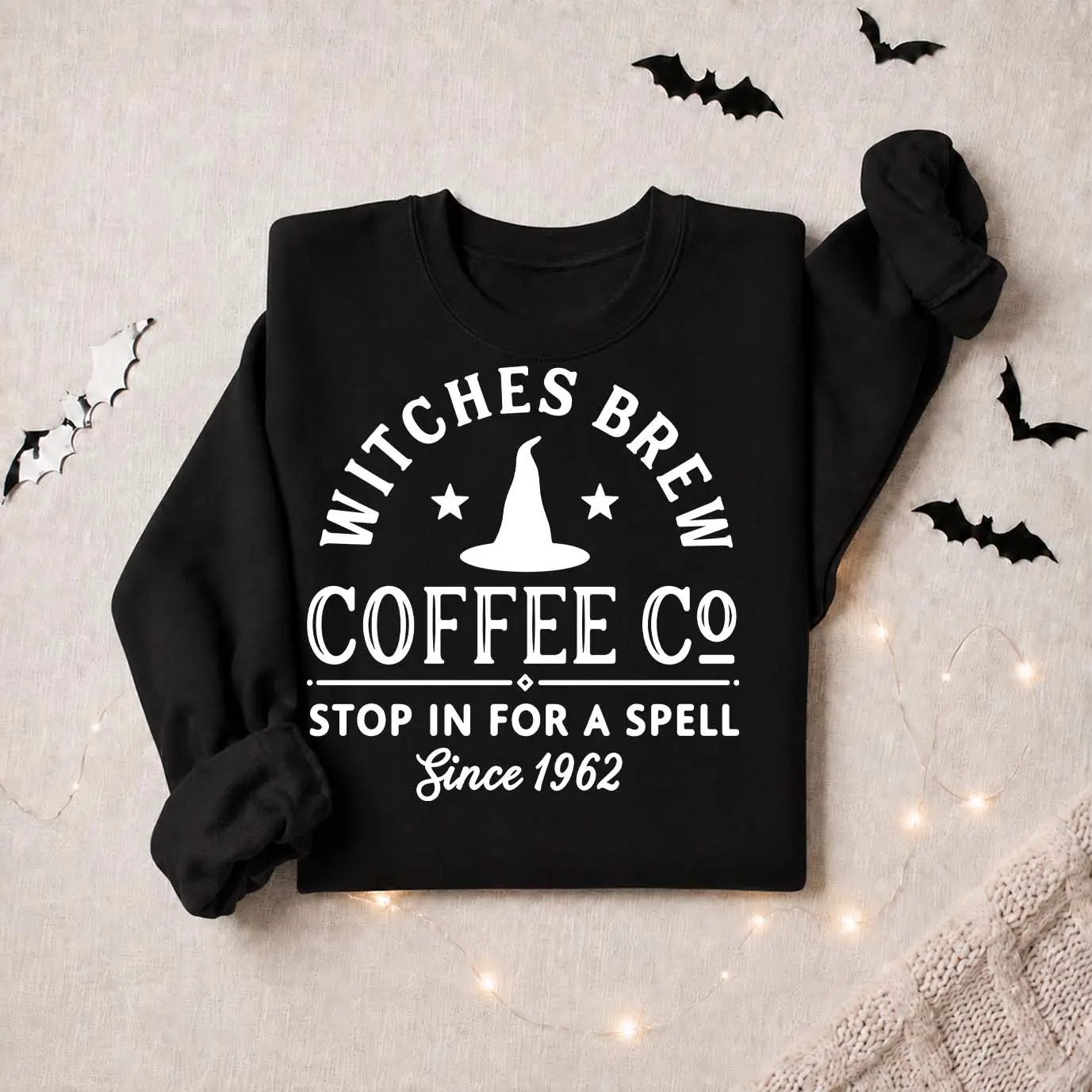 Women’s Halloween Witch Coffee Graphic Sweatshirt, Spooky Witch Hat & Coffee Theme Crewneck Pullover, Cozy Long Sleeve Fall Top, Casual Autumn Shirt for Coffee Lovers, Halloween Parties, Pumpkin Season, Weekend Wear & Seasonal Gifts