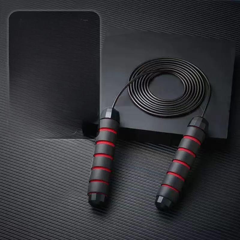 Jump ropes with ball bearings and fast-speed skipping ropes are ideal for aerobic exercises such as speed training, extreme jumping, endurance training and gym workouts.