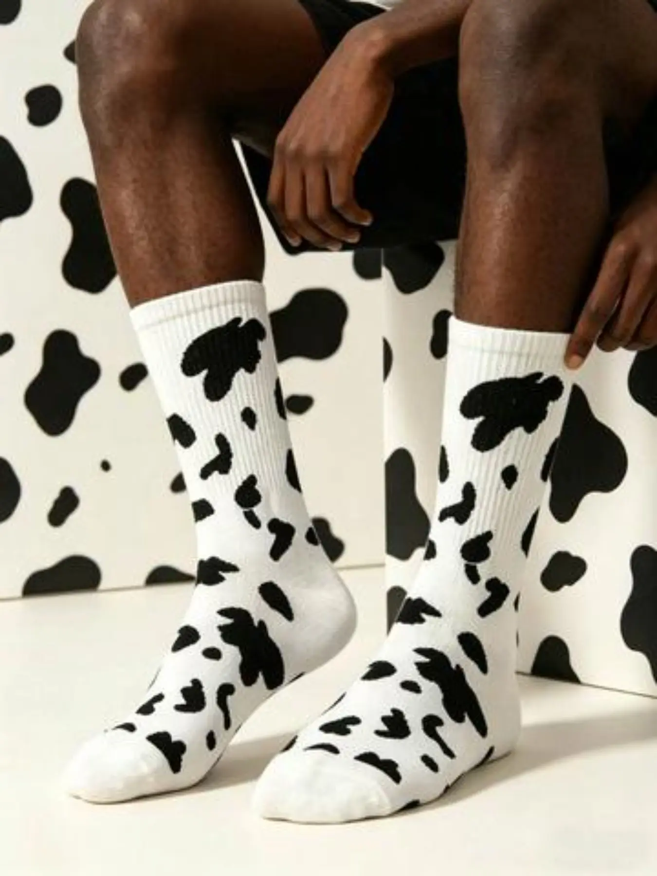 2 Pairs Men's Cow Print Mid-Calf Socks, Sweet Cool Korean Style, American Streetwear, Elastic Breathable, Unisex Daily Wear, All Season Socks