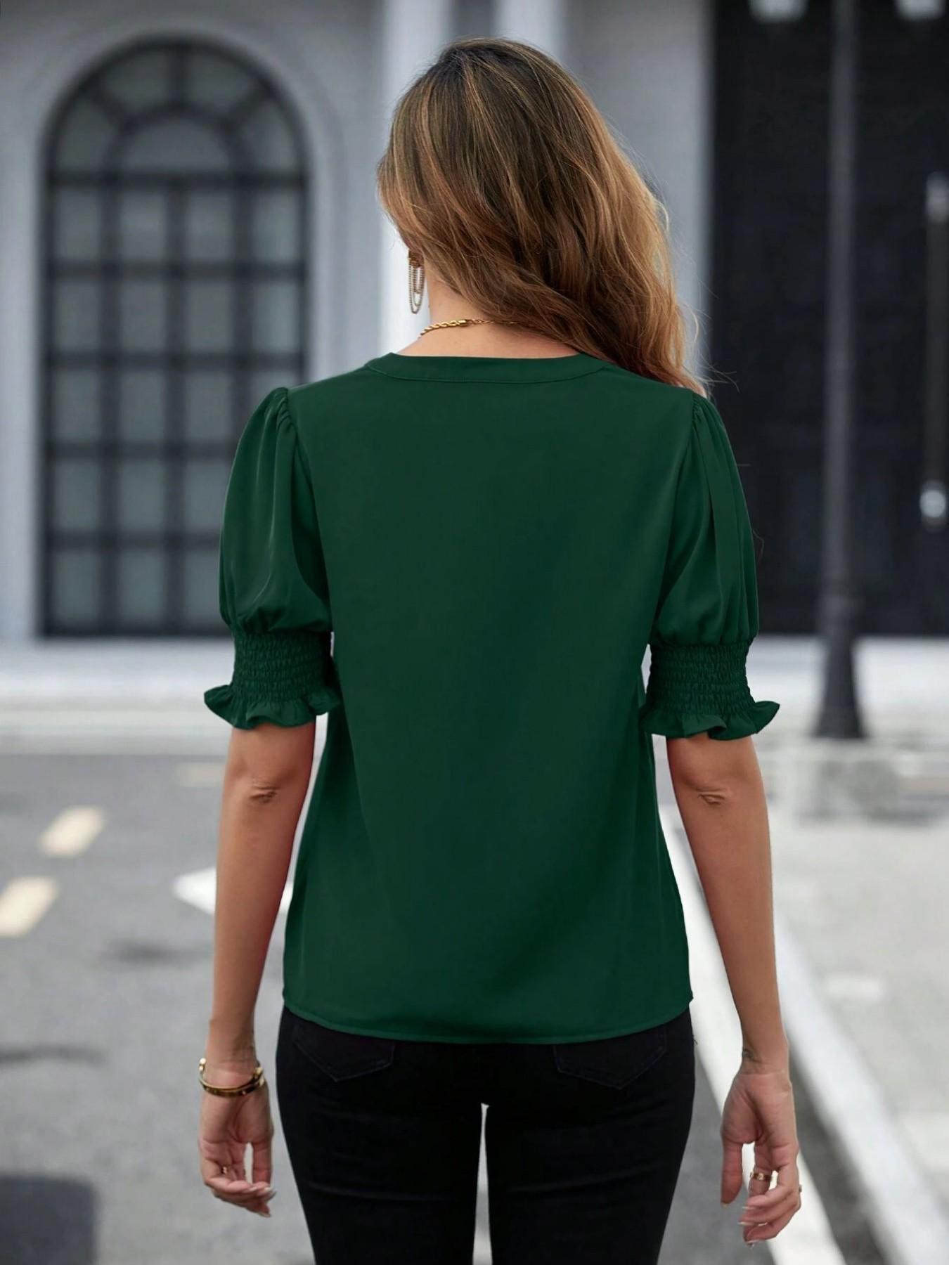 A stylish and elegant women's solid color V-neck T-shirt, suitable for daily wear, commuting, and outings, perfect for summer.