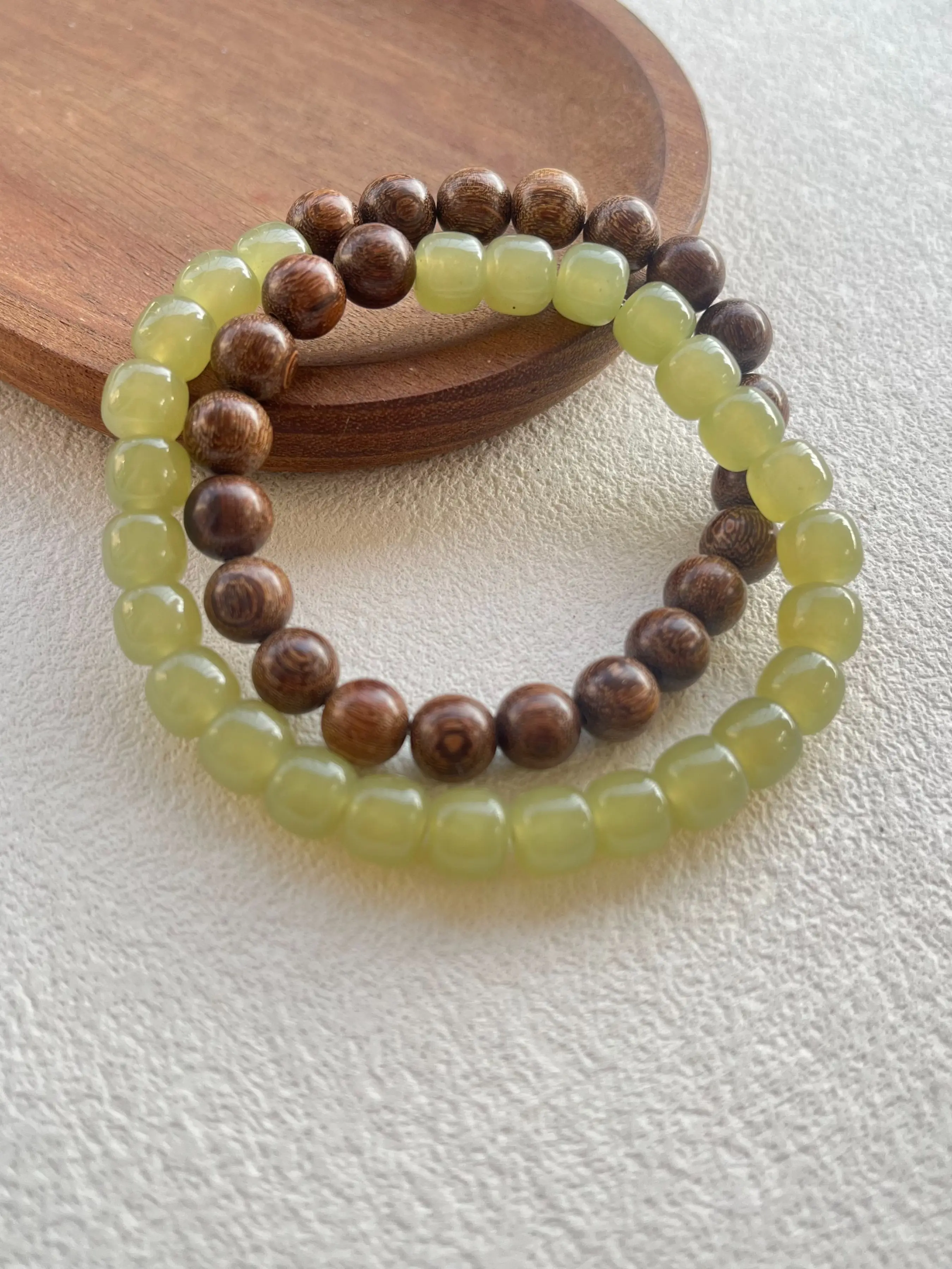 Gold Threaded Sandalwood and Hetian Jade Bracelet, Elegant Retro Design, Unisex Gift, Durable and Luxurious Feel