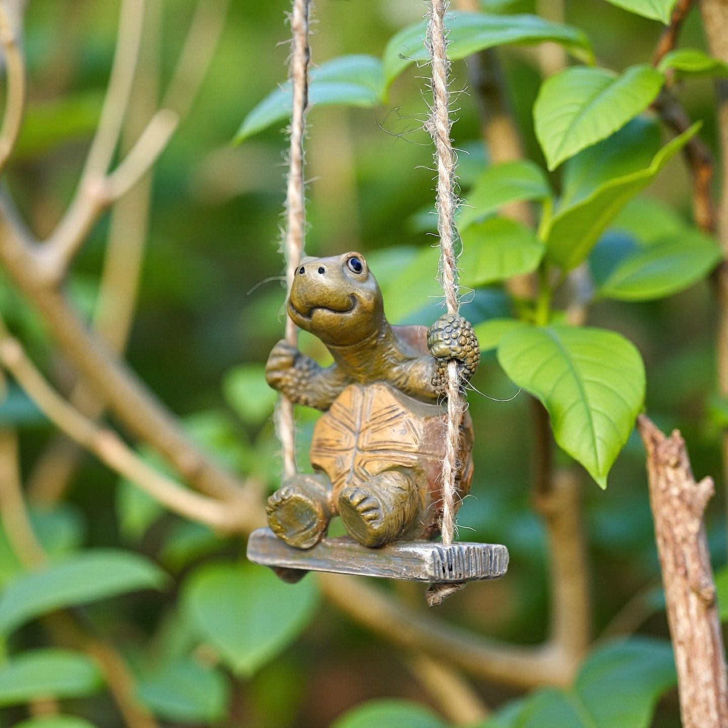 Creative Turtle Swing Garden Yard Decor, Cartoon Animal Resin Craft Ornament, Cute Hanging Decoration for Outdoor Patio