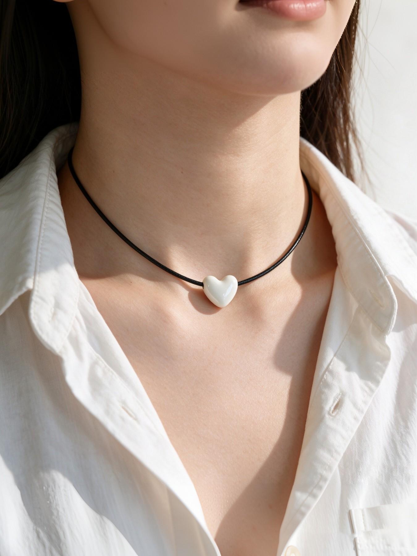 Simple Sweet Ceramic Heart Necklace, Adjustable Collarbone Chain, Unisex Daily Wear Jewelry, Elegant Style for All Seasons