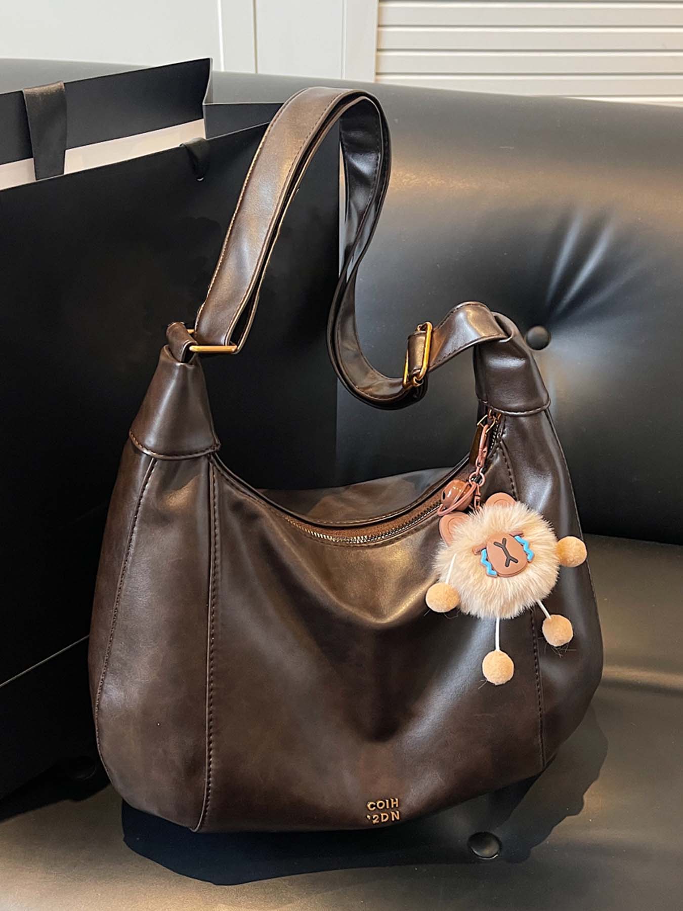 Simple retro distressed shoulder handbag, cute plush pendant shoulder bag, personalized creative crescent bag, casual and fashionable all-match large bag, PU, Pu Tote Satchel, niche design suitable for daily commuting, shopping, etc., Trendy Vintage Bag