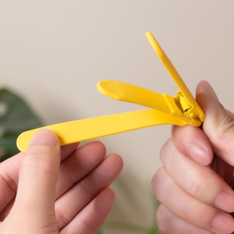 3pcs Silicone Automatic Bookmarks, Book Lovers Gifts for Reading Women, Men, Kids, Readers, Unique Cute Book Page Holder Accessories, Stay in Place and Follow as You Read Practical Fashionable