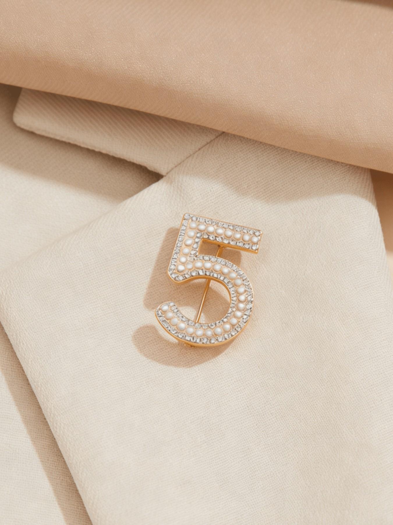 Creative Niche Pearl & Rhinestone Digit Brooch, Alloy Material, Versatile Suit Accessory, Shirt Lapel Flower Pin, Daily Wear & Gift Idea