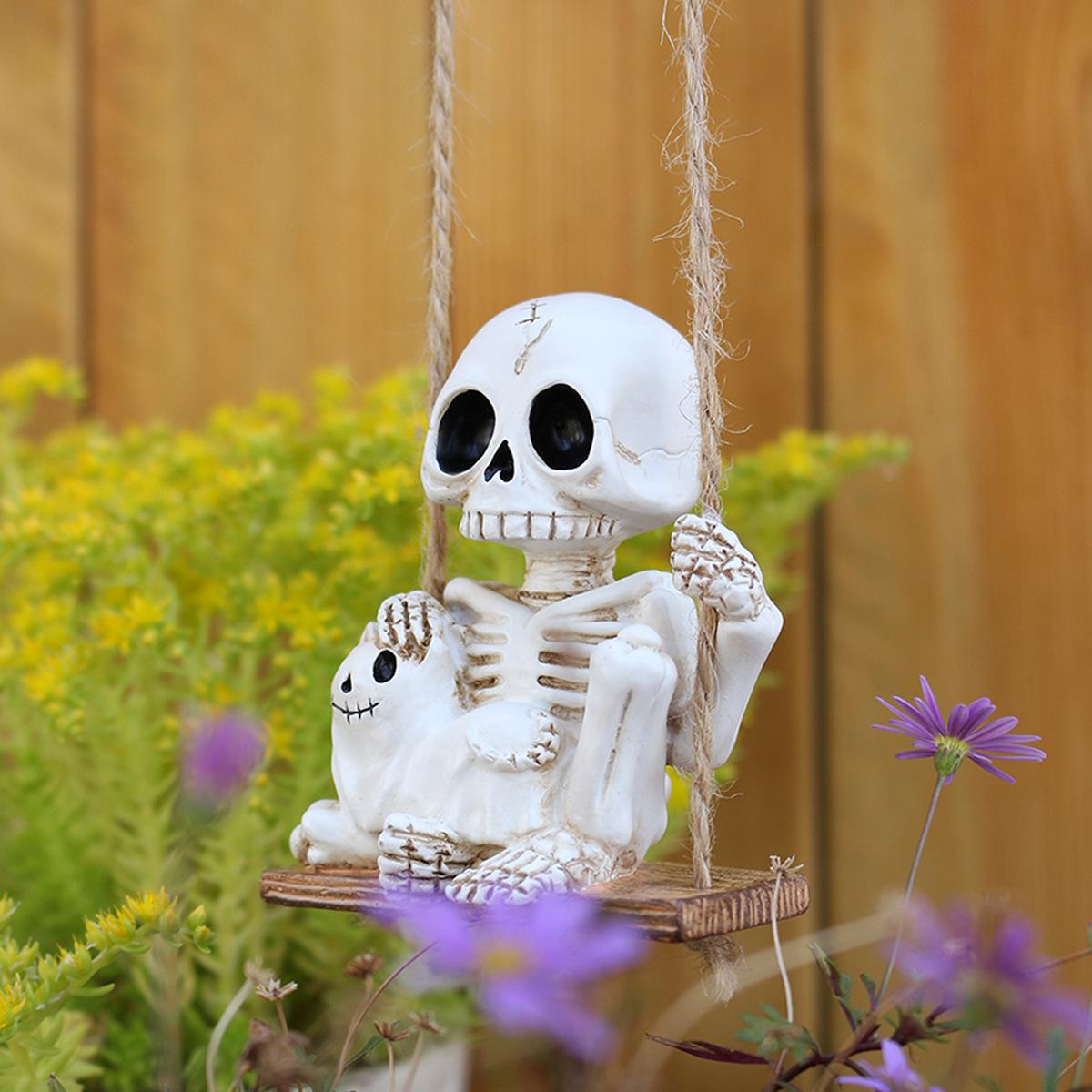 Outdoor Swing Skull Cat Ornament, Spring Garden Courtyard Hanging Skull Statue, Fun Small Skull Decor, Halloween Decoration