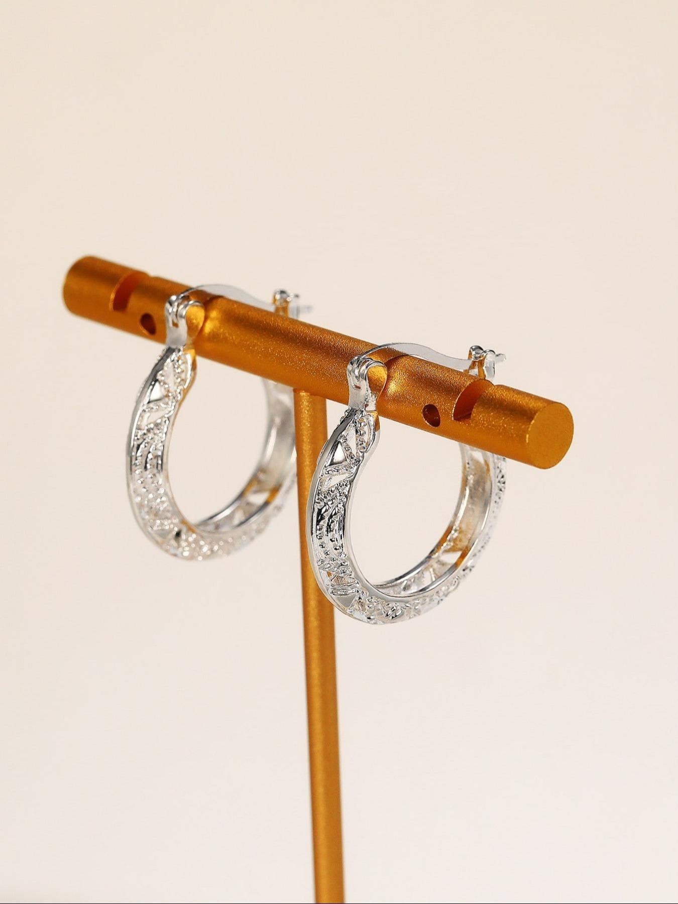 Alloy Hollow Out Floral Earrings, Unique Metal Ear Cuffs, Perfect for Daily Wear, Ideal Gift for Friends, Festival Presents