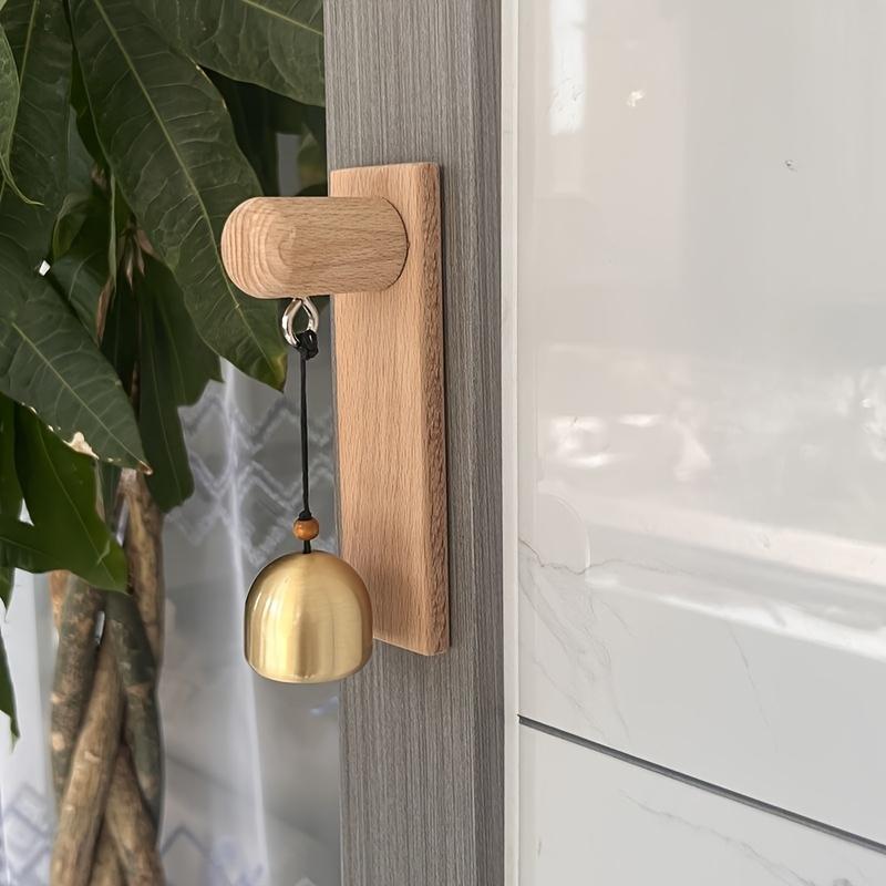 A retro wooden doorbell-mechanical, power-free doorbell device, made of solid wood, designed in rural farmhouse style, suitable for home, office or shop decoration, classic doorbell, suitable for house entrance and office decoration.