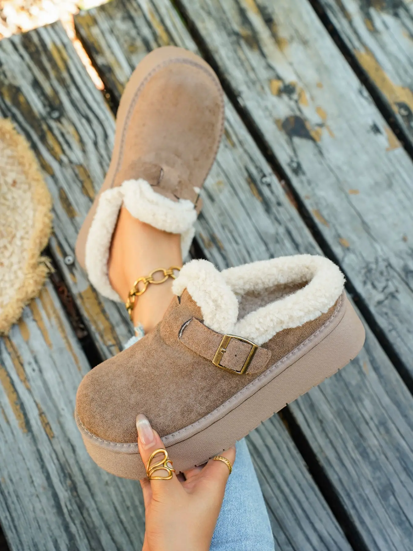 Women’s Platform Fleece Lined Mule Clogs, 4 Colors Available, Faux‑Suede Upper Adjustable Vintage Metal Buckle Strap, Sherpa Fleece Collar & Inner Lining, Thick Platform Sole Slip‑On Warm Winter Casual Backless Shoes for Ladies Thick Sole Mules