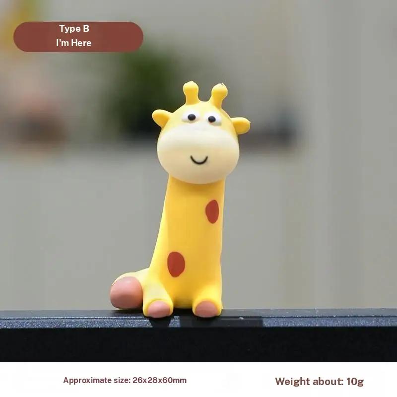 MUNBYN The Conspicuous Giraffe Mini Desk Accessories 2025 New Desk Ornaments Work Partner 4pcs/set Perfect Desktop Decorations for Computer Screens, Office, and Home Decor Black Friday Christmas Gifts