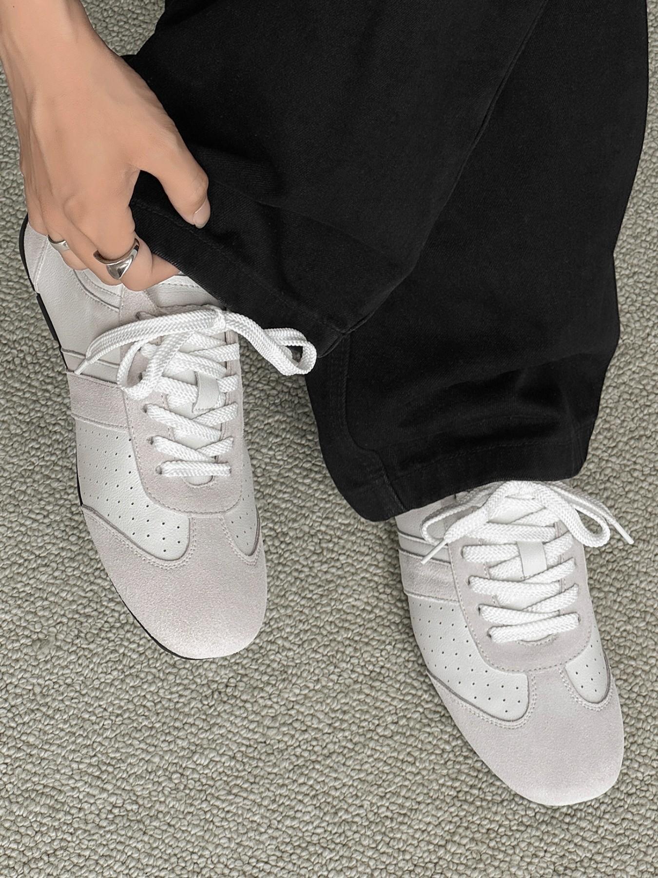 Men's Casual Leather Sneakers, Breathable Perforated Design, Low Top Lace-Up Shoes, Retro Style, Vintage Casual Shoes, Sizes 38-46, Ideal for Daily Wear, Flat Trainers