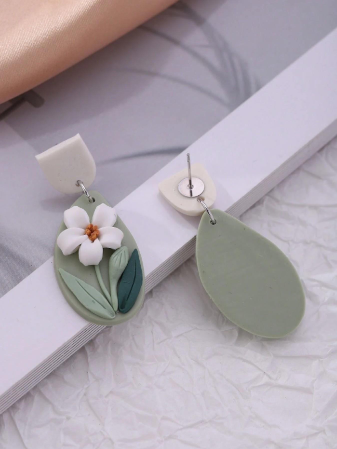 Elegant Handmade Polymer Clay Earrings, 3D Lily Flower Design, Realistic Floral Jewelry, Perfect for Gifts & Vacations