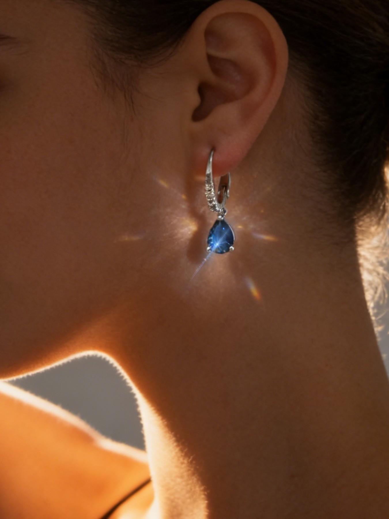 1 pair of fashionable and elegant blue tear rhinestone pendant earrings, elegant ladies' cocktail party style earrings