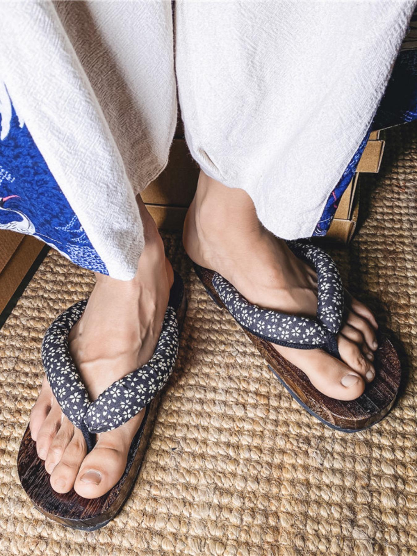 Japanese Wooden Sandals, Geta Sandals, Trendy Cosplay Footwear, Kimono-Compatible Split-Toe Slippers, Handmade Japanese Design, Perfect for Jk, Handcrafted Sandals