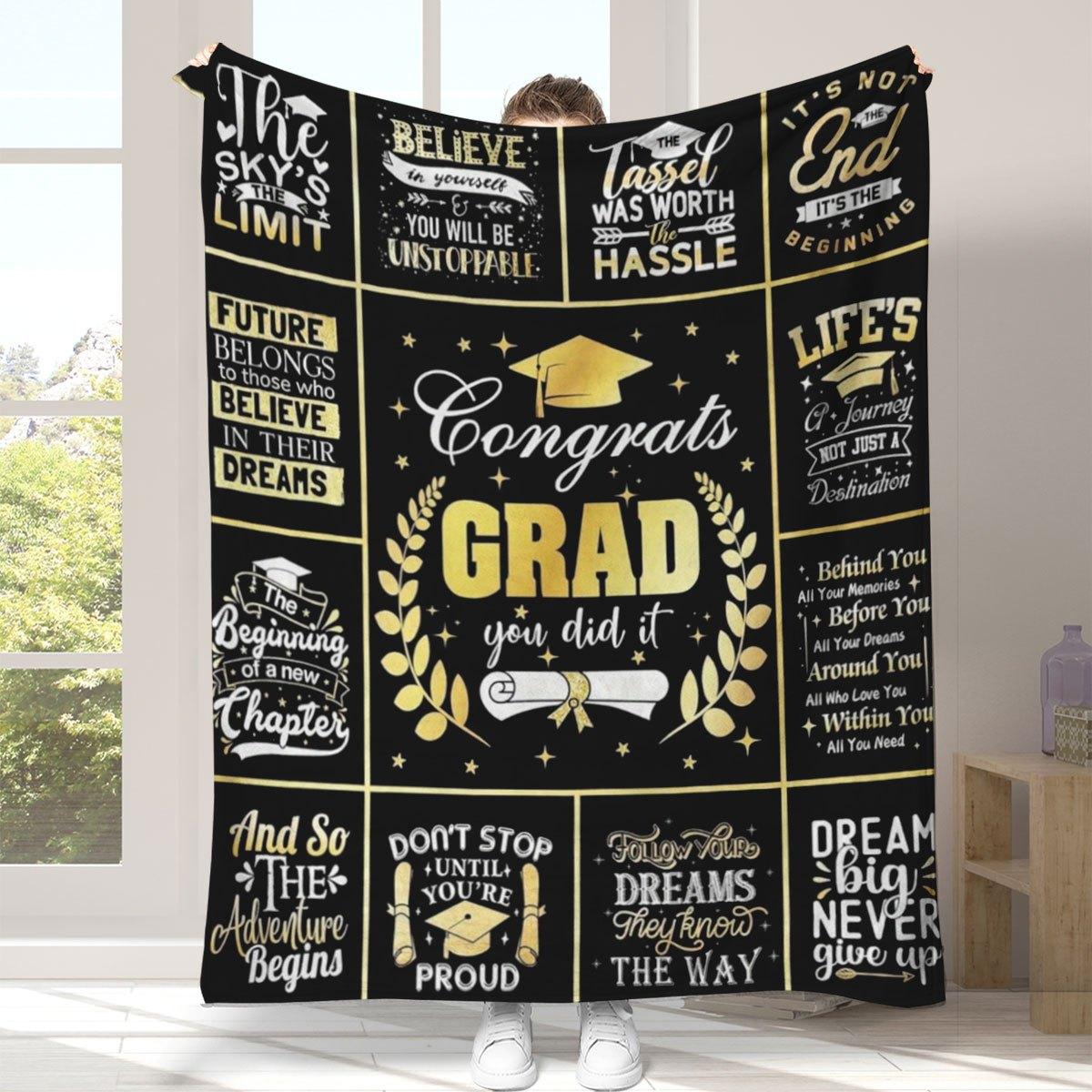 Flannel Blanket Featuring Graduation Quotes - Design with 'Congrats Grad' And Motivational Phrases, Made from Soft Material, Suitable for All Seasons, an Ideal Present for Beds, Perfect for Unique Gifts for Loved Ones (Christmas, Halloween
