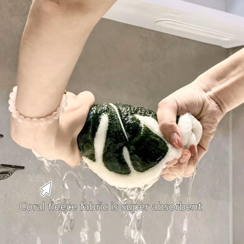 2-Piece Creative Coral Fleece Leaf Hand Towels with Hanging Design, Highly Absorbent and Versatile Towel, Super Absorbent Towel for Bathroom Kitchen and Dining Use