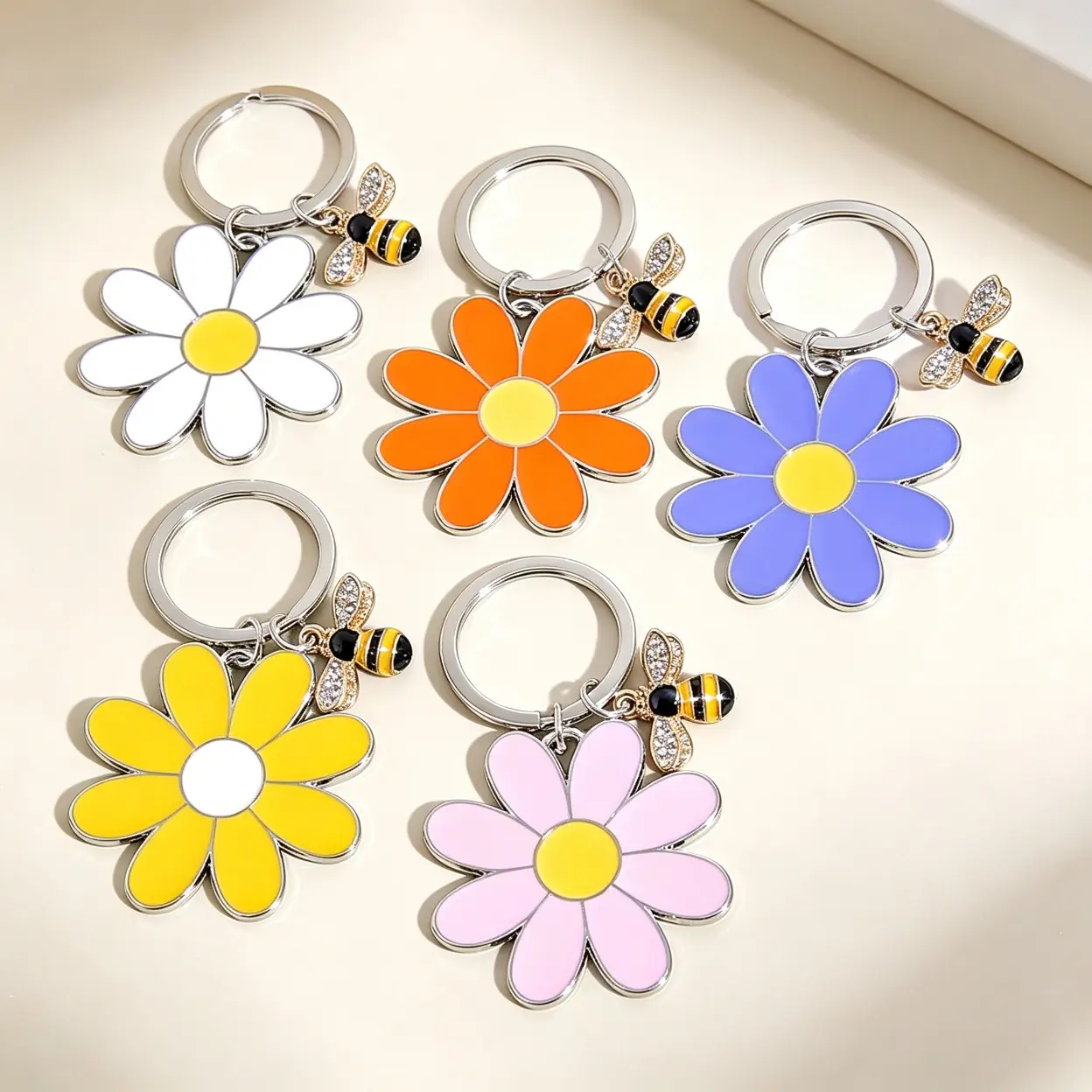 Enamel Ceramic Daisy & Rhinestone Bee Keychain - Small Size Bag Decor with Playful Look, Metal Key Ring Pendant for Backpack Handbag, Sohochic Girls' Gift for Leisure Outdoor Recreation