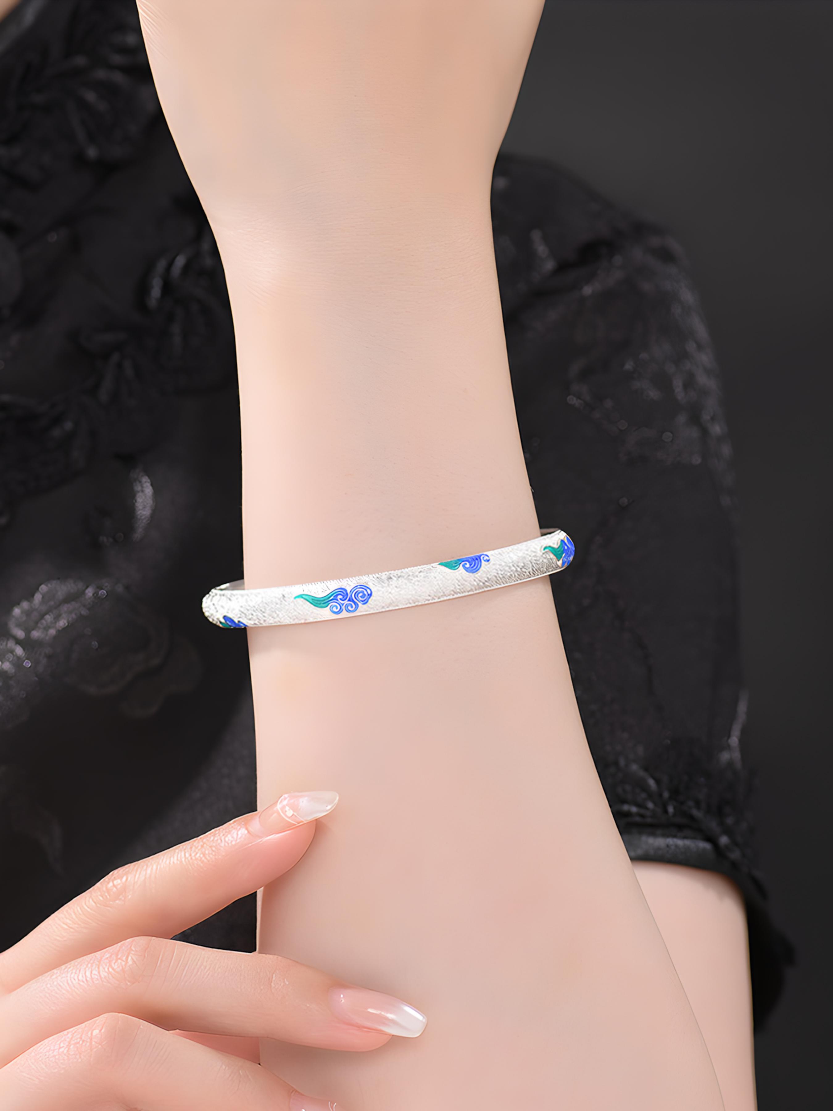 Elegant Silver Color Bangle Bracelet, Perfect Gift in Luxury Box, Ideal for Wife, High-End Versatile Jewelry, Premium Quality