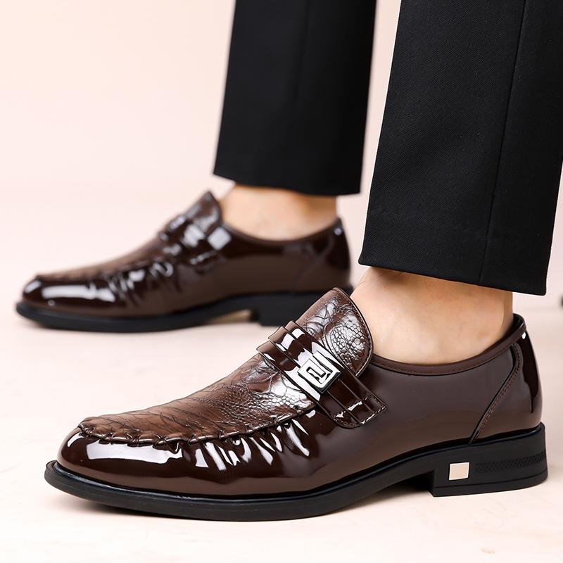 Men Loafers with PU Embossed Pattern Fashionable  Classic Business Dress Shoes
