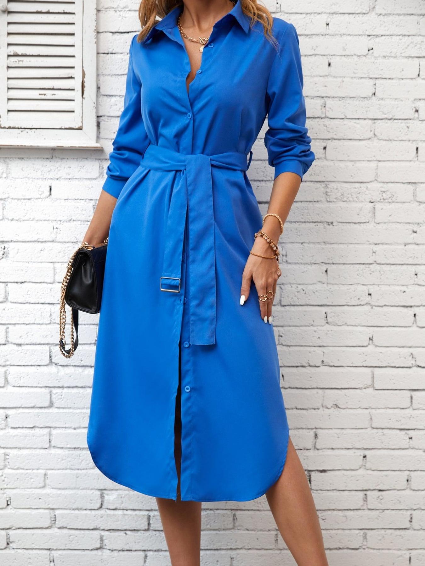 A women's lapel Collared single-row button-up skirt hem split design waist shirt dress, suitable for autumn and winter, suitable for retro commuter style, dating style and other styles.
