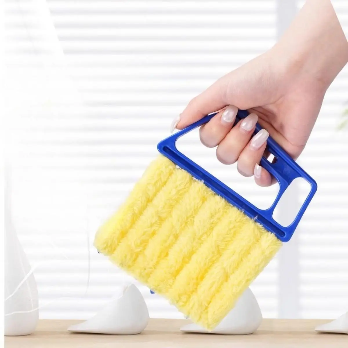 3-in-1 Portable & Lightweight Microfiber Duster Brush - Compact, Durable, Reusable, Washable Blind Cleaner Duster Tool for Window Blinds, Kitchen Use (Luggage & Bag Accessories, Tools and Cleaning)