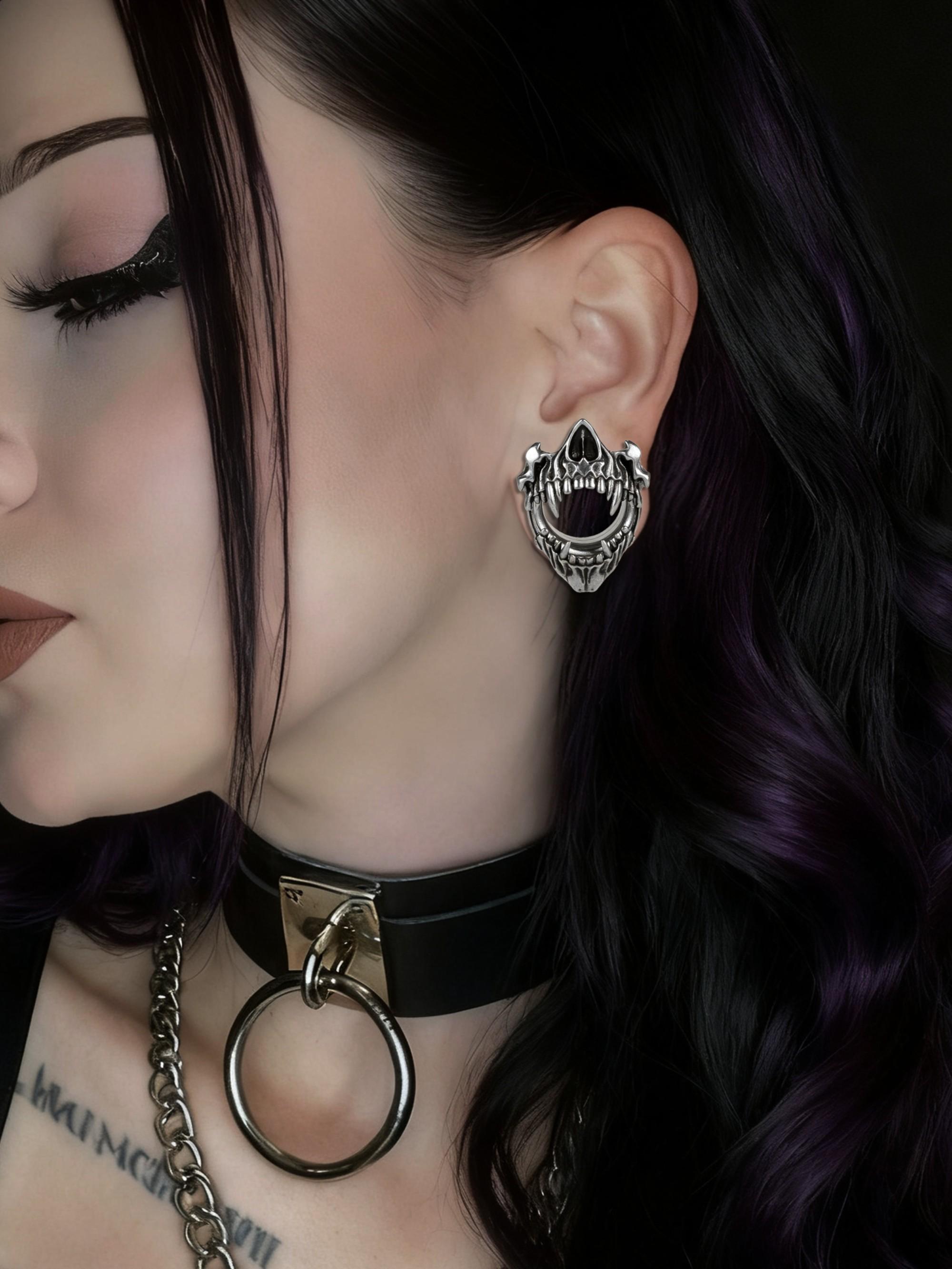 vanku 2pcs Gothic Skull Ear Tunnels, 316 Stainless Steel Halloween Punk Piercing Gauges, Casual Style for All Seasons, Plain Design