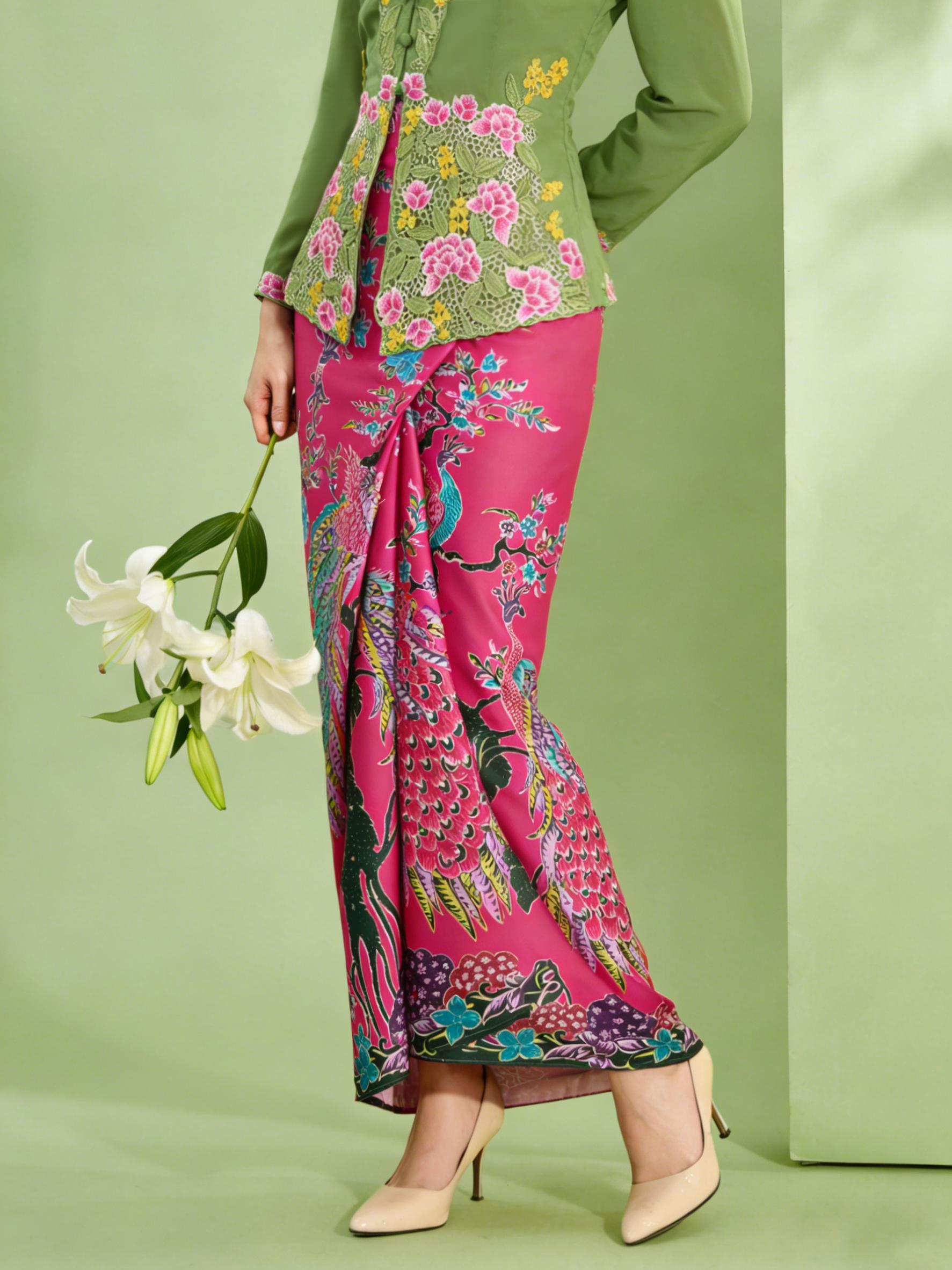 Modern kebaya, women's midi skirt, wrap dress, sarung women's style, Hari Raya Haji 2026, modern baju kurung, festive clothing, engagement festive clothing. Slim cut that accentuates the waist, suitable for women to wear.