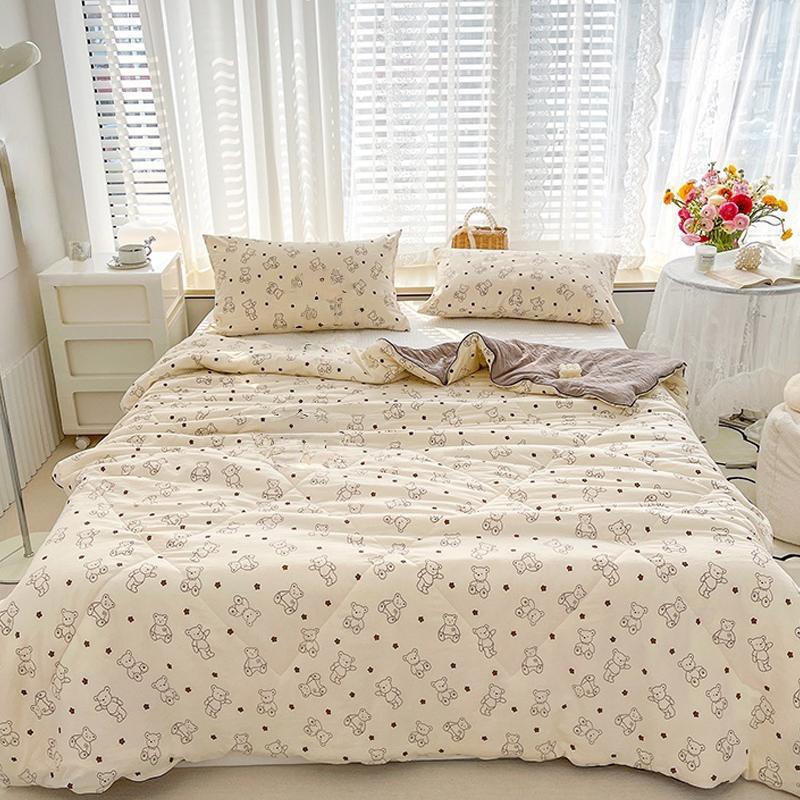 1pcs of small floral print summer quilt, super soft and skin-friendly air-conditioned quilt, suitable for use in all seasons, bedrooms, and living rooms