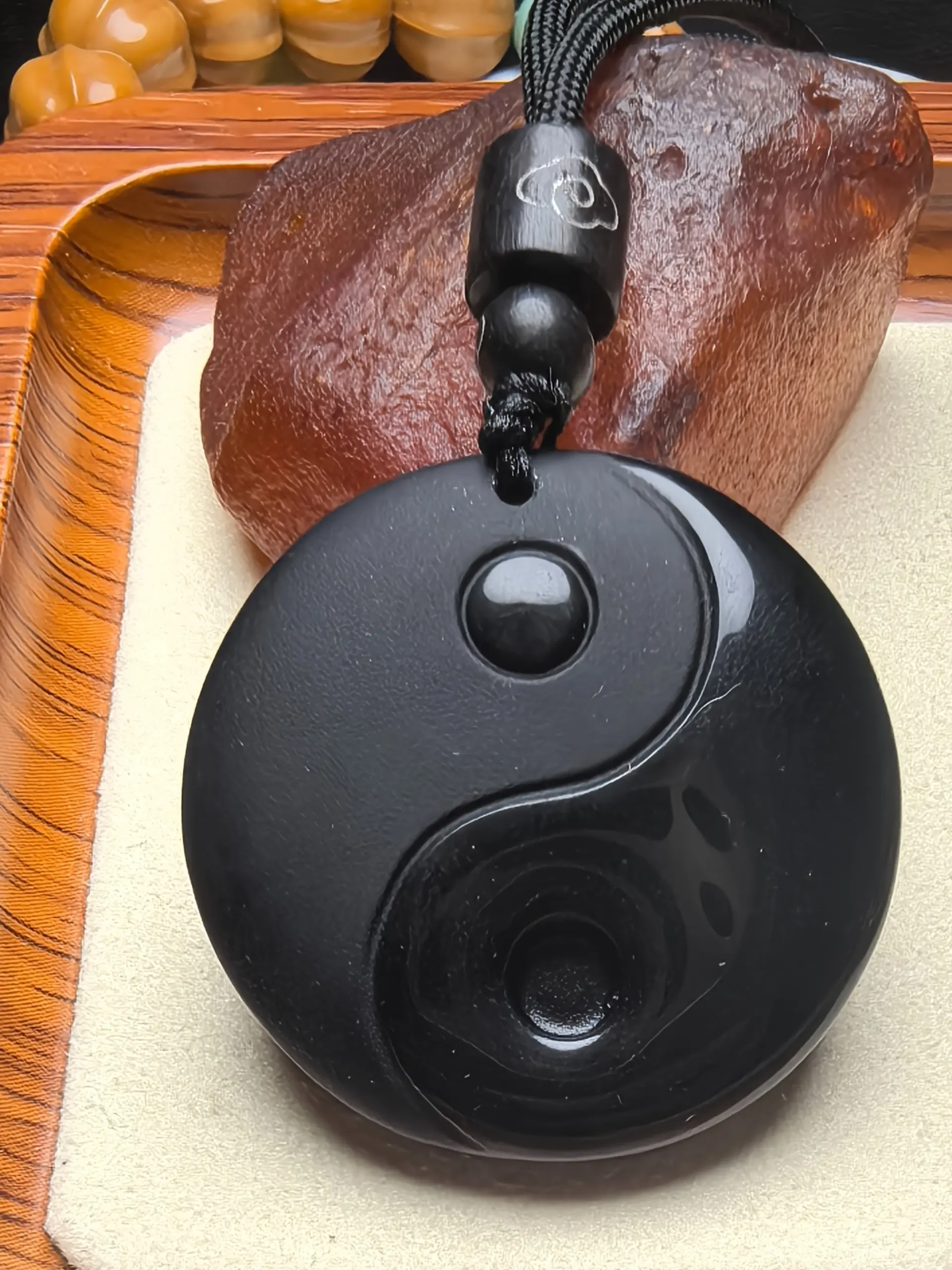 Natural Obsidian Tai Chi Yin Yang Bagua Pendant Necklace, Unisex Jewelry Accessory, Elegant Design for Men and Women