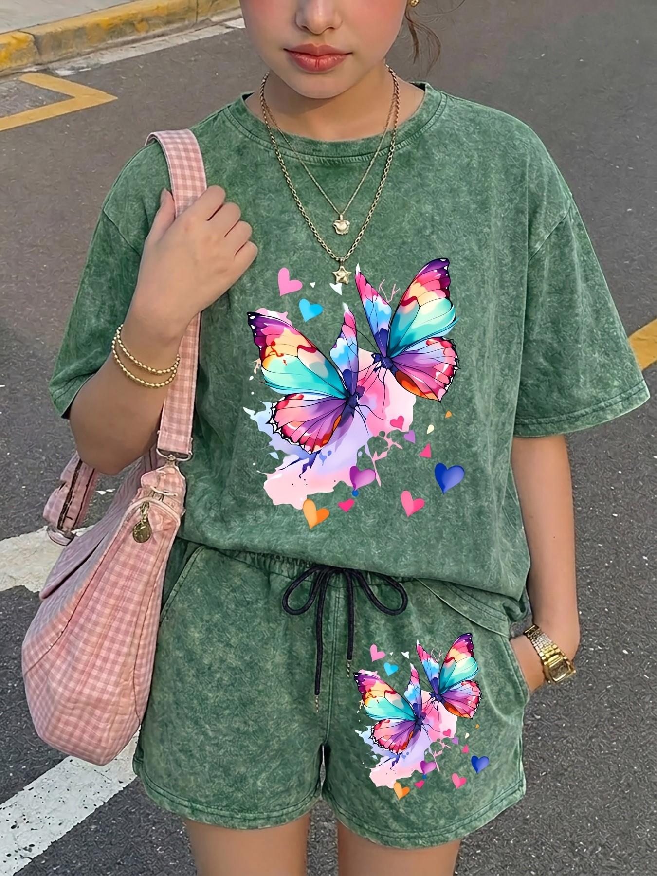 2-Piece Watercolor Gradient Butterfly and Heart Print Washed Casual Round Neck Two-Piece Set Clothes. Heavyweight fabric, elastic drawstring shorts. Basic and versatile, perfect for pairing with white sneakers for a lazy summer look.